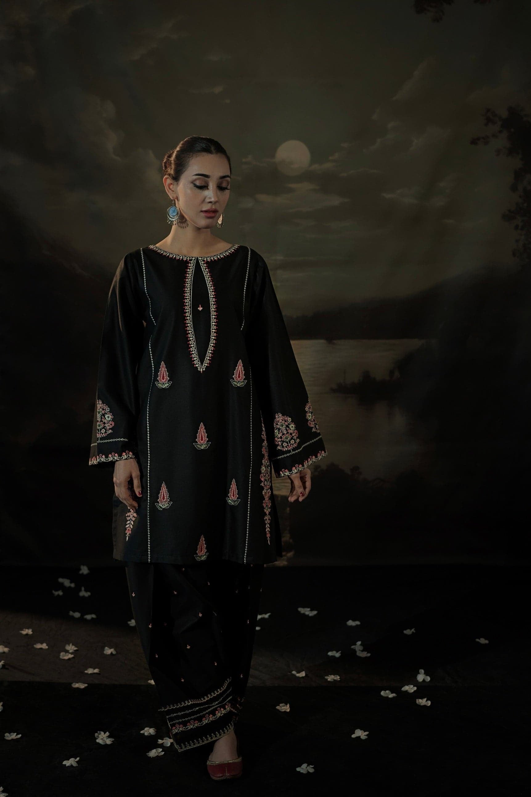 Black Iris (Stitched 2 Pcs)