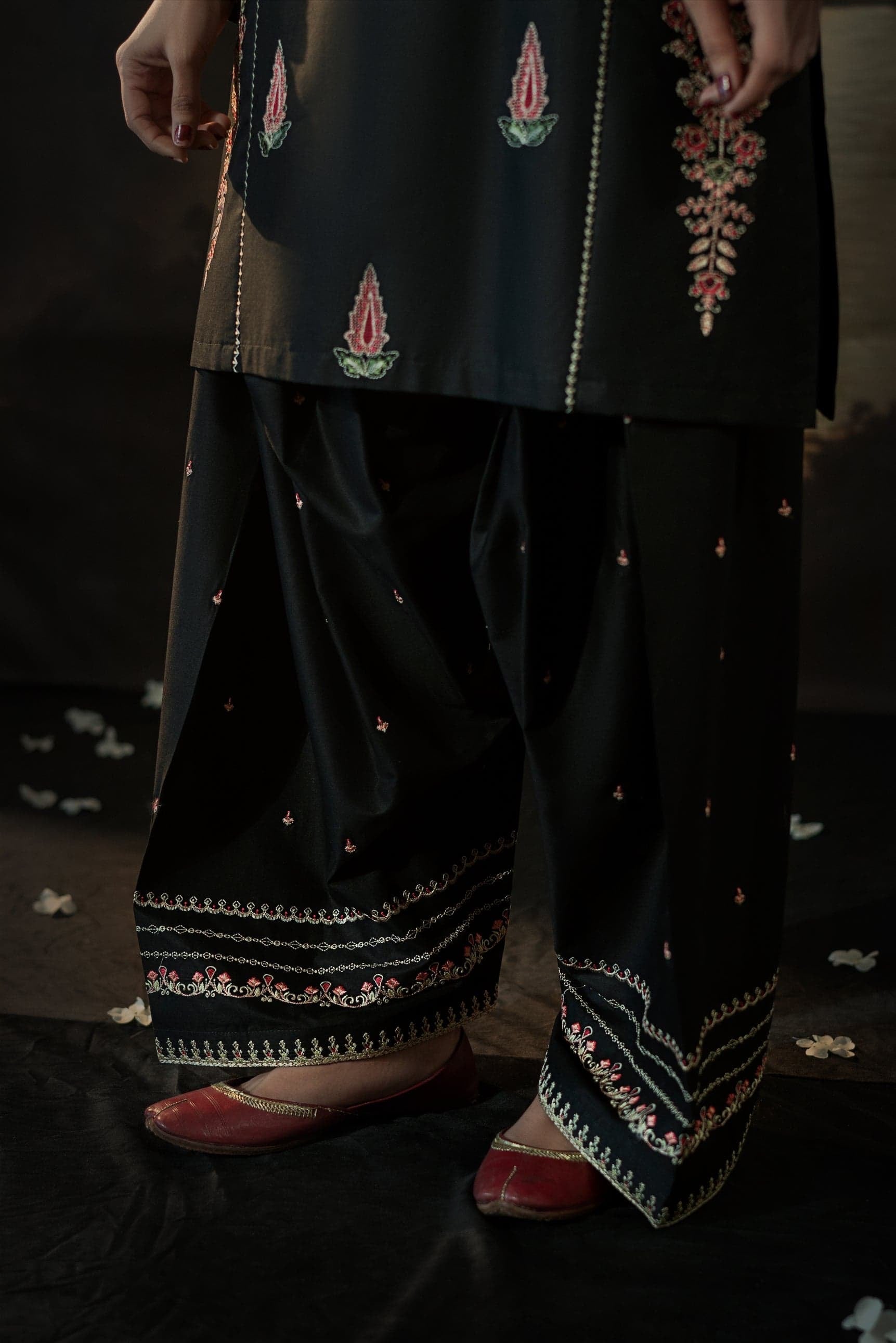 Black Iris (Stitched 2 Pcs)