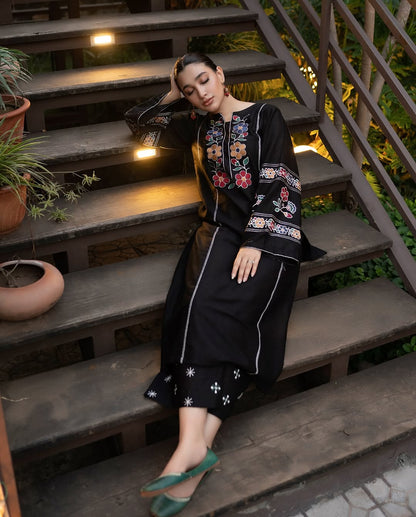 Decent Black Emb 2Pcs